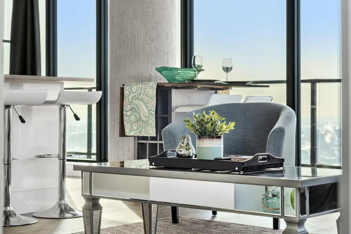 卡加利Executive Sky Lux - 2 Bd 2Ba Views Pool Patio & Gym别墅