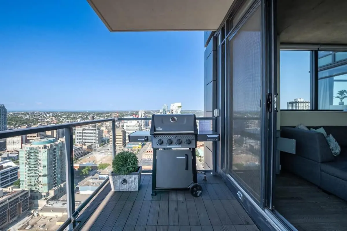 卡加利Executive Sky Lux - 2 Bd 2Ba Views Pool Patio & Gym别墅
