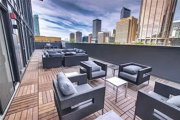 Executive Sky Lux - 2 Bd 2Ba Views Pool Patio & Gym Villa Calgary Holiday home