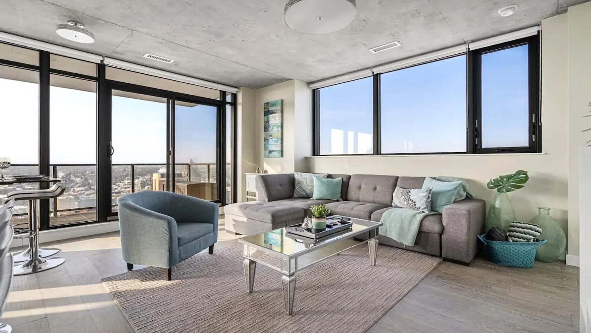 Executive Sky Lux - 2 Bd 2Ba Views Pool Patio & Gym location